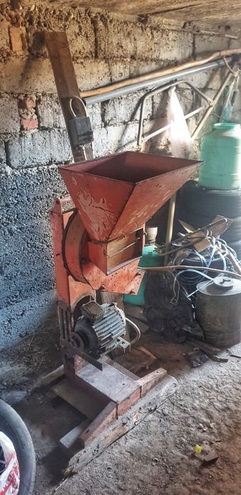 Електрическа зърнодробилка / фуражомелка