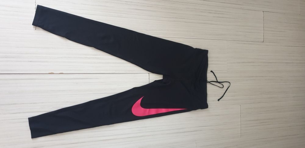 Nike Essentials SWOOSH  Womens Size S  НОВО! ОРИГИНАЛ! Дамски Клин!
