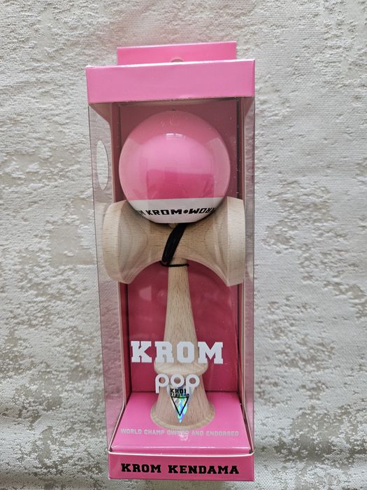 Kendama Krom Pop LOL sticky lucios roz, nou - cutie cu mic defect!
