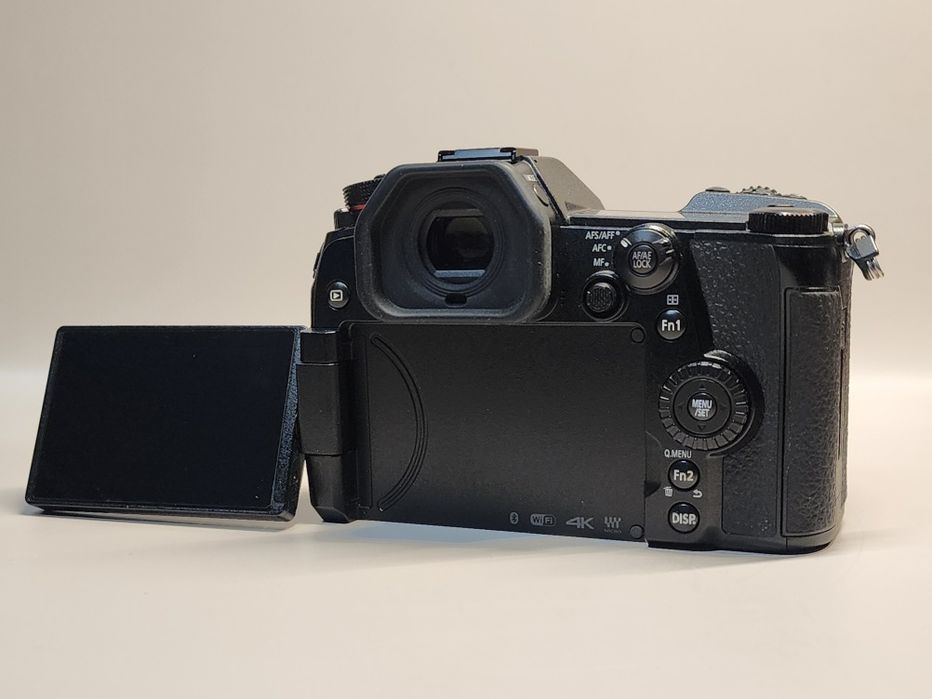 Panasonic G9 + 2 obiective (Leica 12-60mm, 7artisans 50mm) + adaptoare