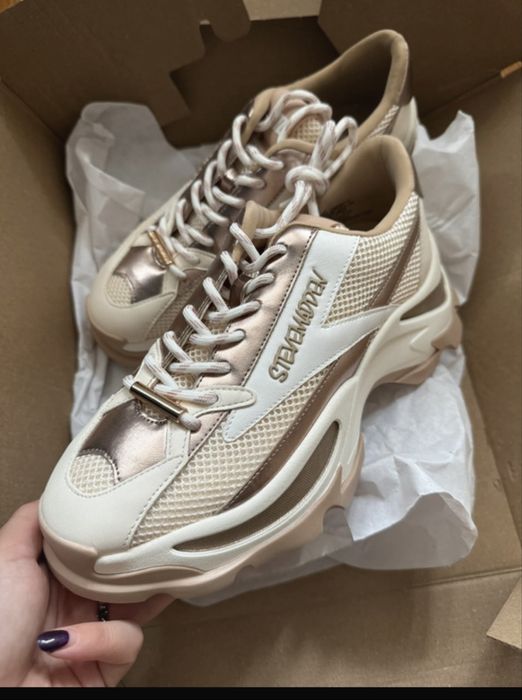 Vand adidasi Steve Madden