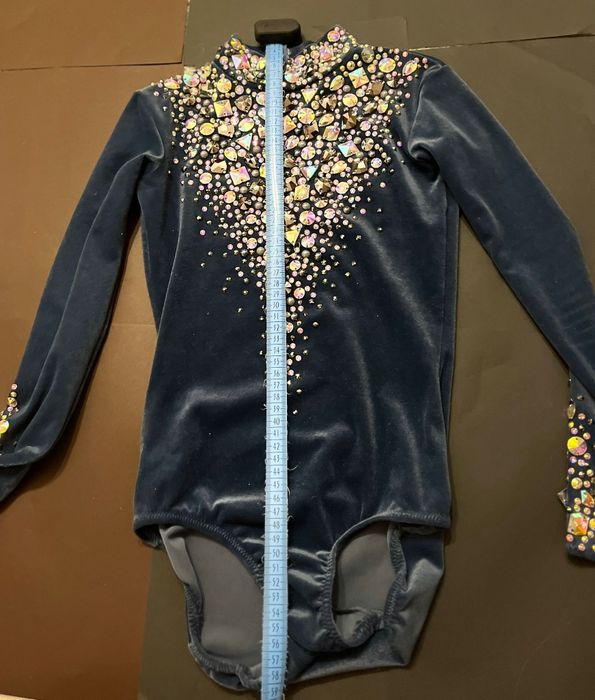 Costum catifea gimnastica ritmica 9-11 ani