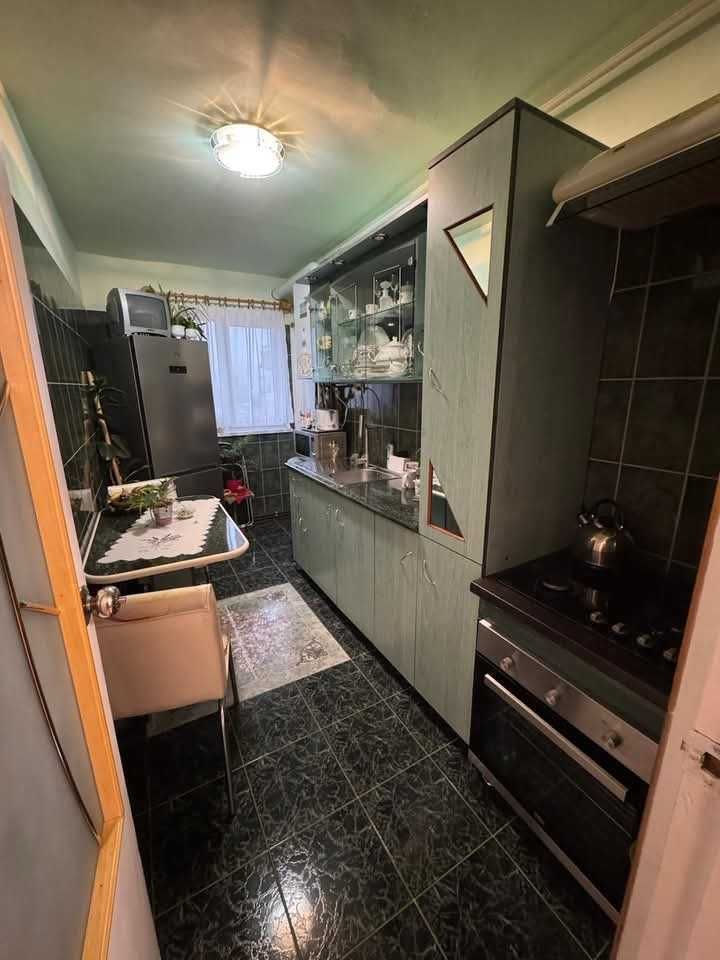 vand apartament urgent