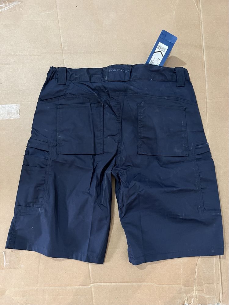 Pantaloni scurti de lucru si Tricouri profesionale . Noi