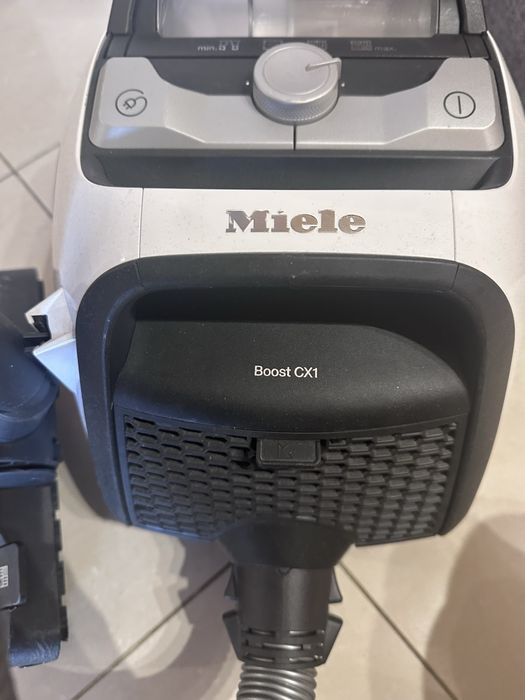 Прахосмукачка Miele CX1
