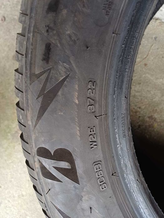 235 55 17 Anvelope iarna Bridgestone