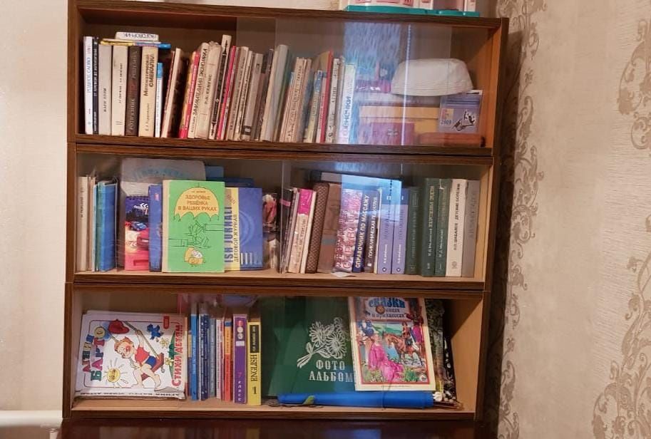 Полки книжные  Чехия