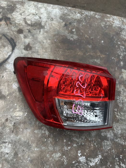 Задний левый фонарь на Lexus is250