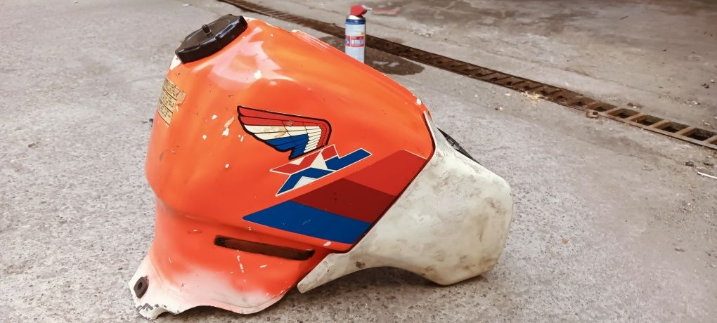 Vând rezervor Honda 600XL R