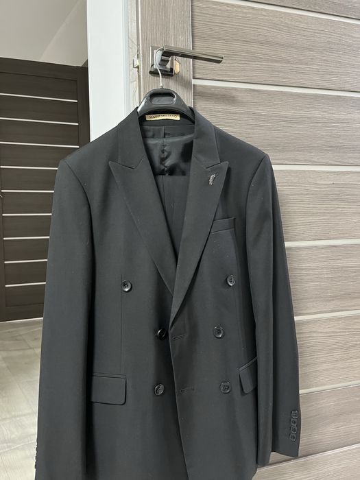 Продается мужской костюм