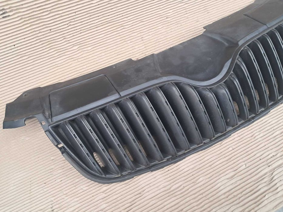 Skoda Fabia 2, grila radiatoare, far stanga, din dezmembrari