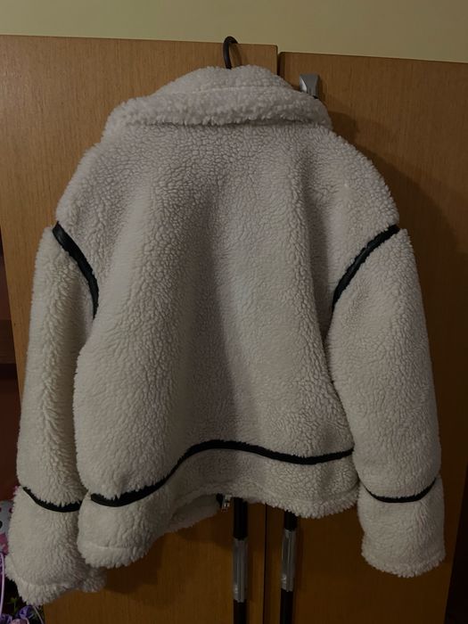 Запазени дамски връхни дрешки