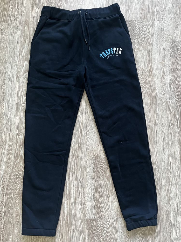 Trapstar екип
