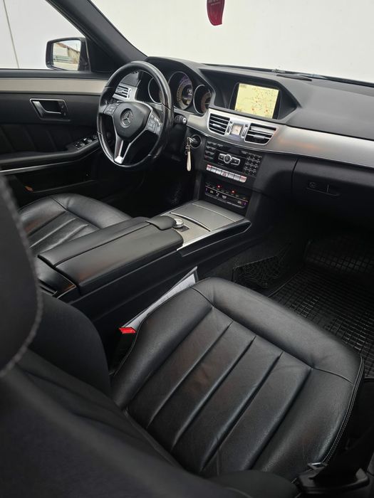 Mercedes Benz Eklasse E300 navi piele incalzire ILS unic proprietar