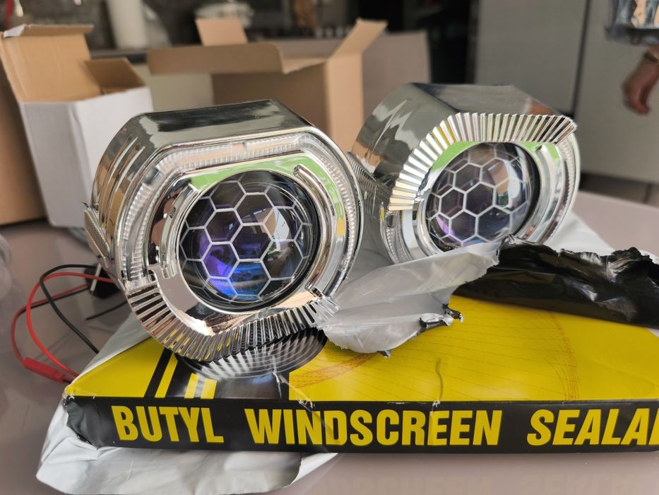 Bulbi angel eyes honeycomb xenon tip proiector. Cadou sealant
