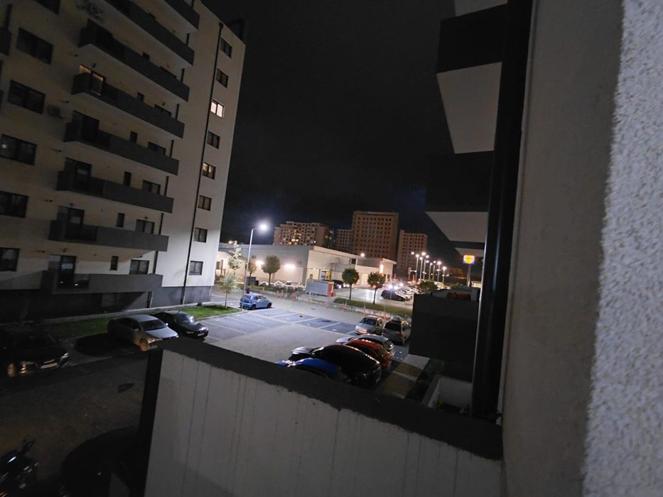 Garsonieră mobilată, cu balcon, încălzire în pardoseala și loc de parc