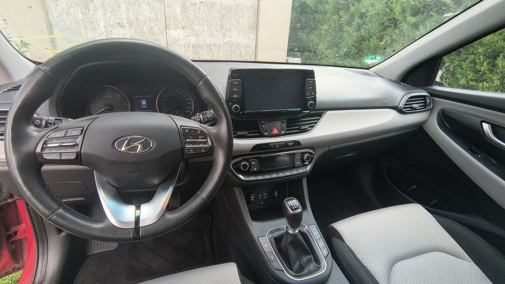 Hyundai i30 1.6 crdi/ full LED/Navi/130.000km