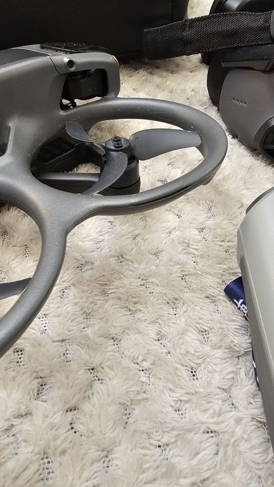 Продавам Dji Avata 2 Fly more + FPV3 controller