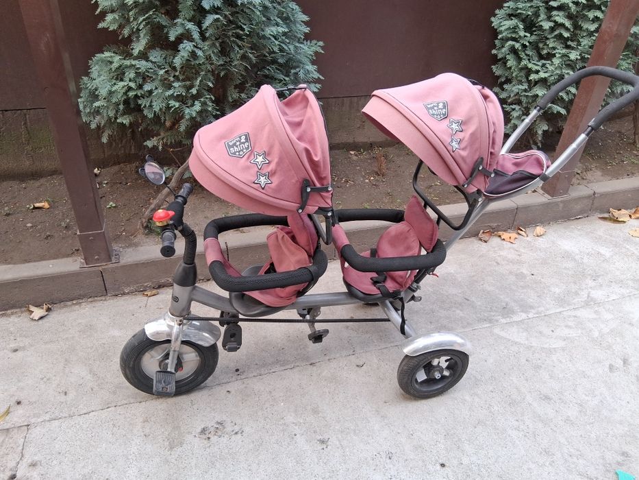 Vand tricigleta pentru gemeni