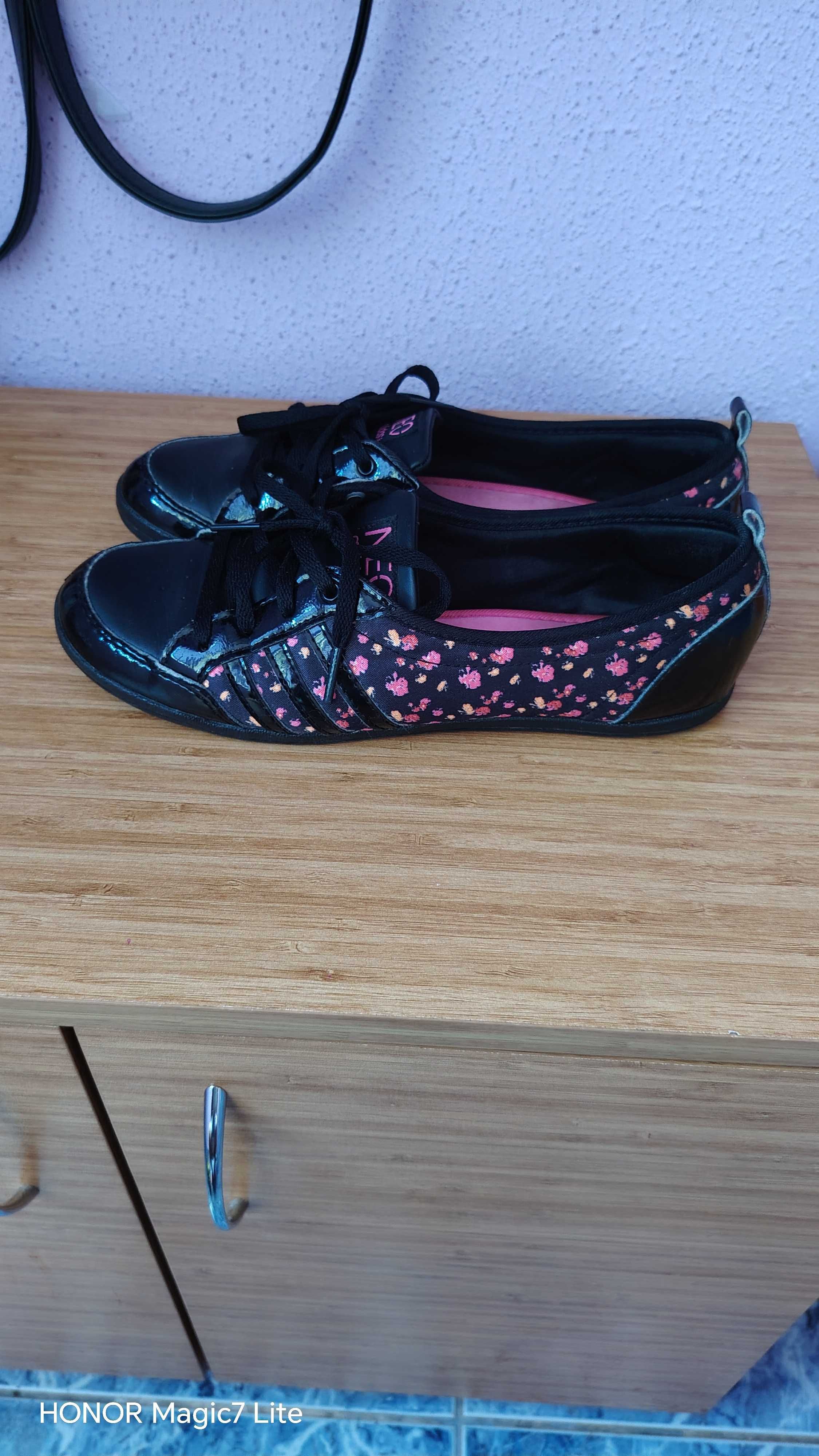 Дамски спортни обувки Adidas 40