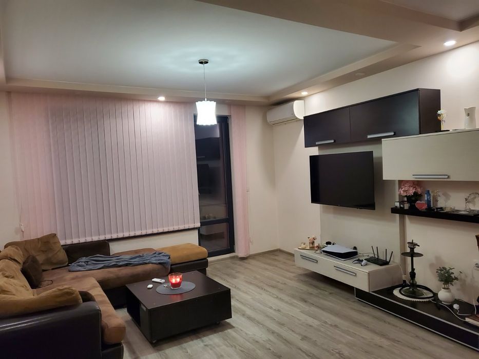 Дава се под наем Двустаен апартамент в Варна, Левски - 72 кв.м за 408 € - Снимка #1