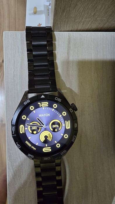 Смарт часовник с който може да следите пулс ,кръвно, и мкого други