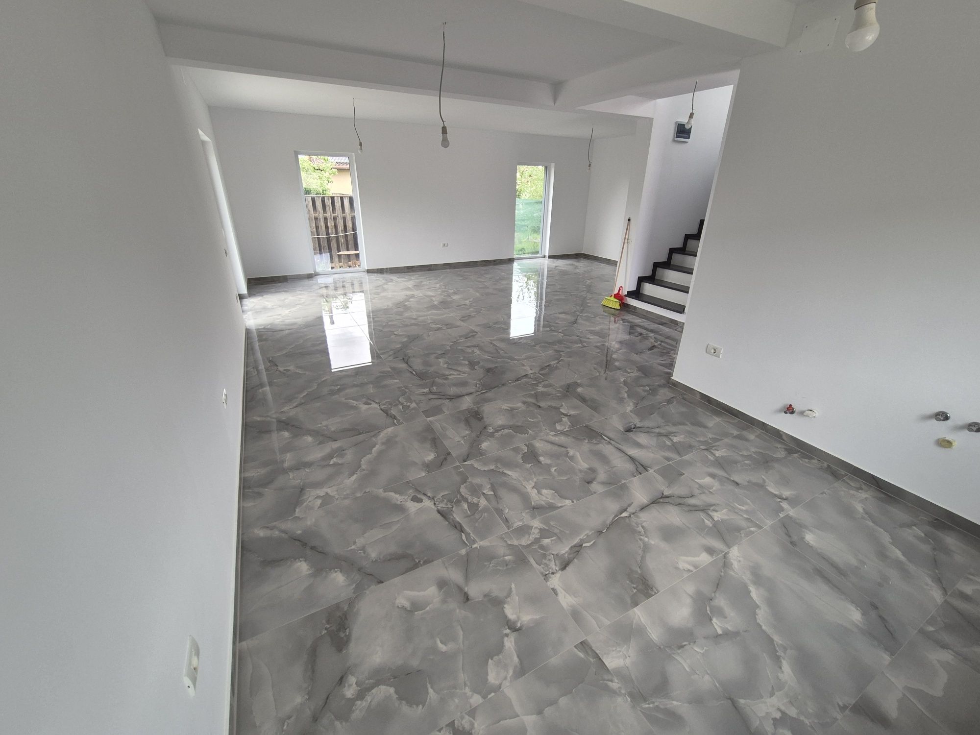 Vand casa Izvor Proprietar teren 600mp