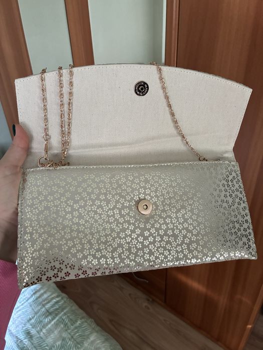 Plic auriu din piele