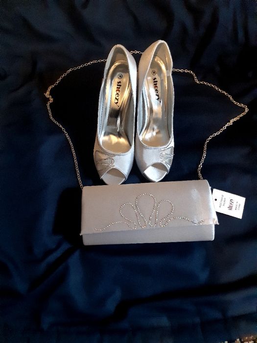 Set pantofi cu toc și geanta satin