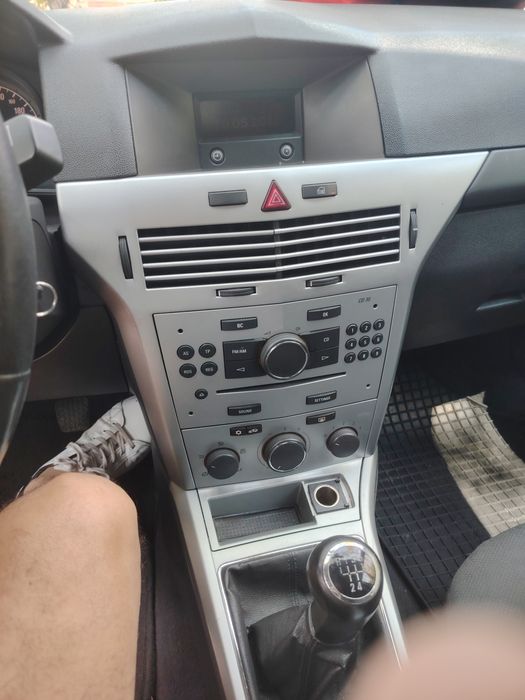 Опел Астра 2010г.Сменен съеденител, свещи. Нови гуми. 165000км.к