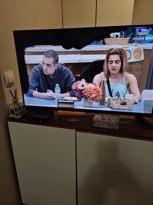 Продавам  смарт телевизор  KROWN 32 инча