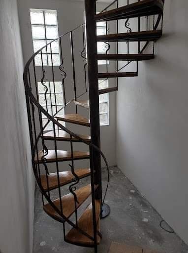 Scari metalice de interior și exterior