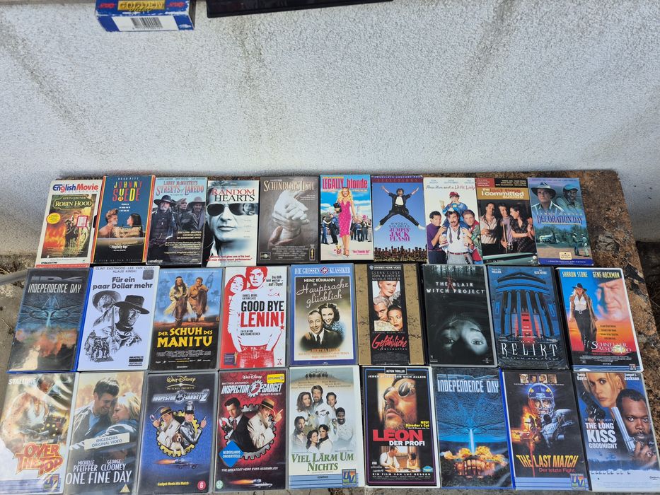 Vând 53 casete video VHS originale colectie de filme din anii 1970-'90