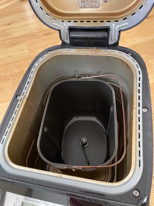 Продавам пекарна за хляб Panasonic SD-ZB2512