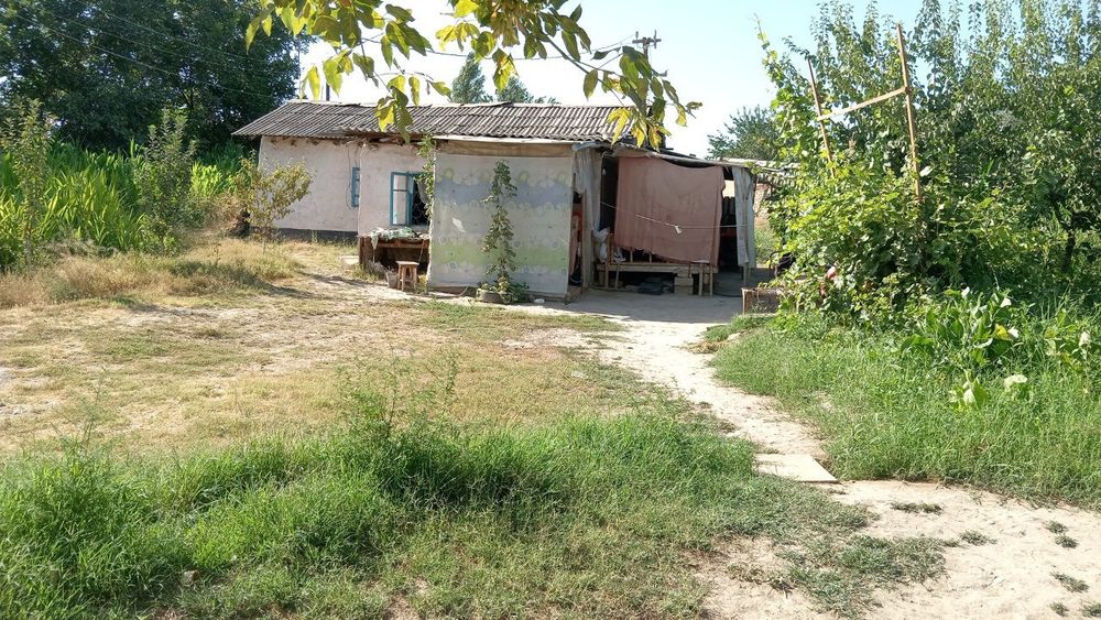 СРОЧНО ПРОДАЁТСЯ ЗЕМЛЯ, с небольшим домиком! Янгиюль