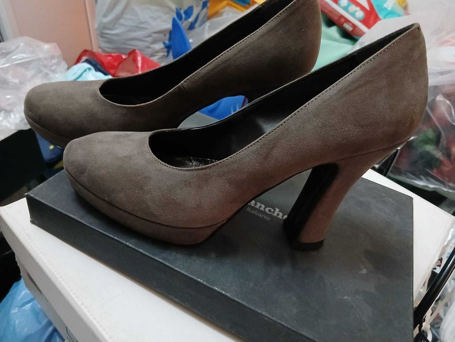 Стилни обувки на ток