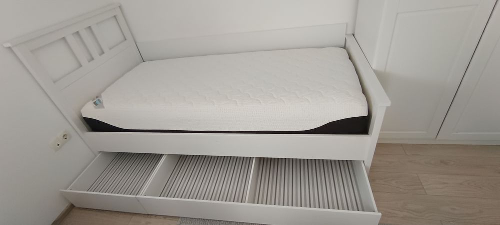 Vand pat lemn Hemnes Ikea cu somiera, lada depozitare si saltea