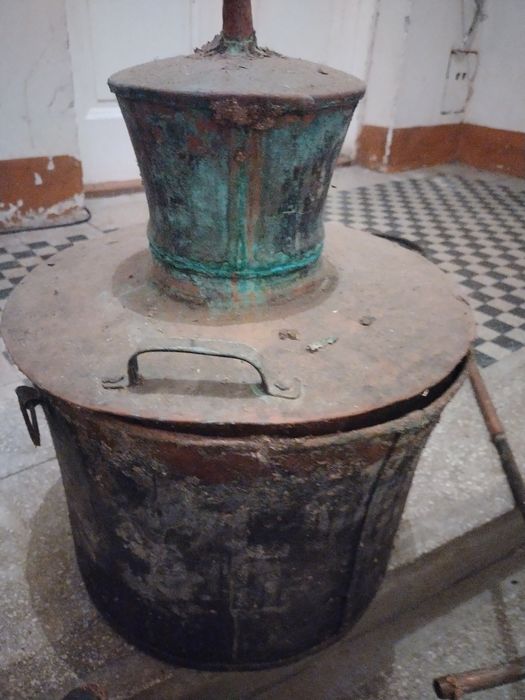 Cazan de tuica mic, vechi tabla foarte groasa