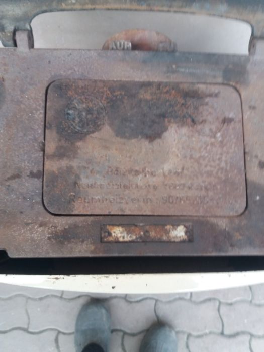 Vand soba nemțească pe lemne cu plita pentru gătit.