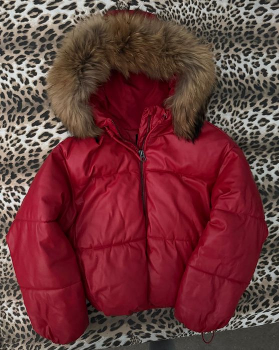 Червено зимно яке естествен косъм