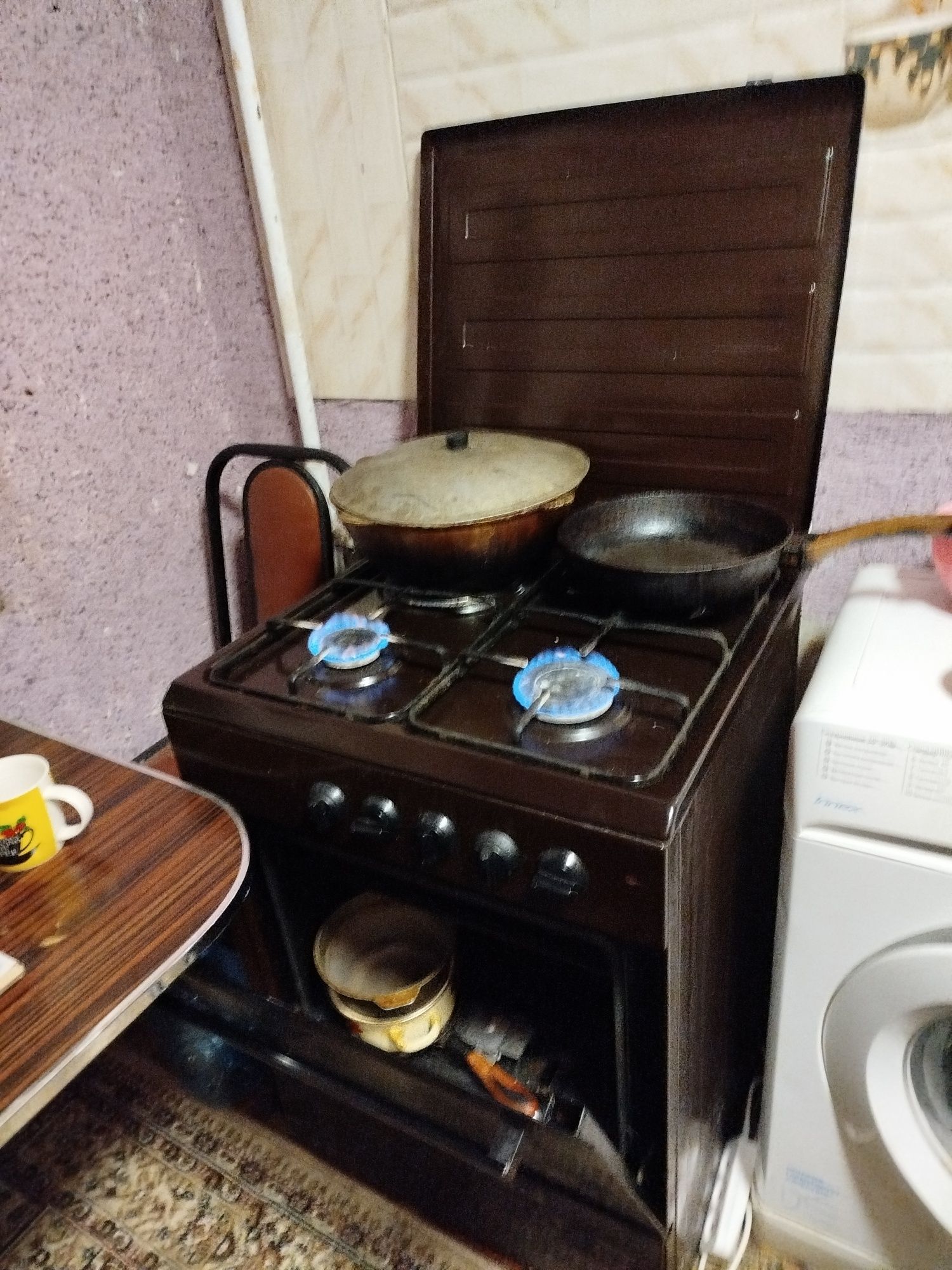 Газовая плита артель почти новый хороший работает продаётся есть обмен