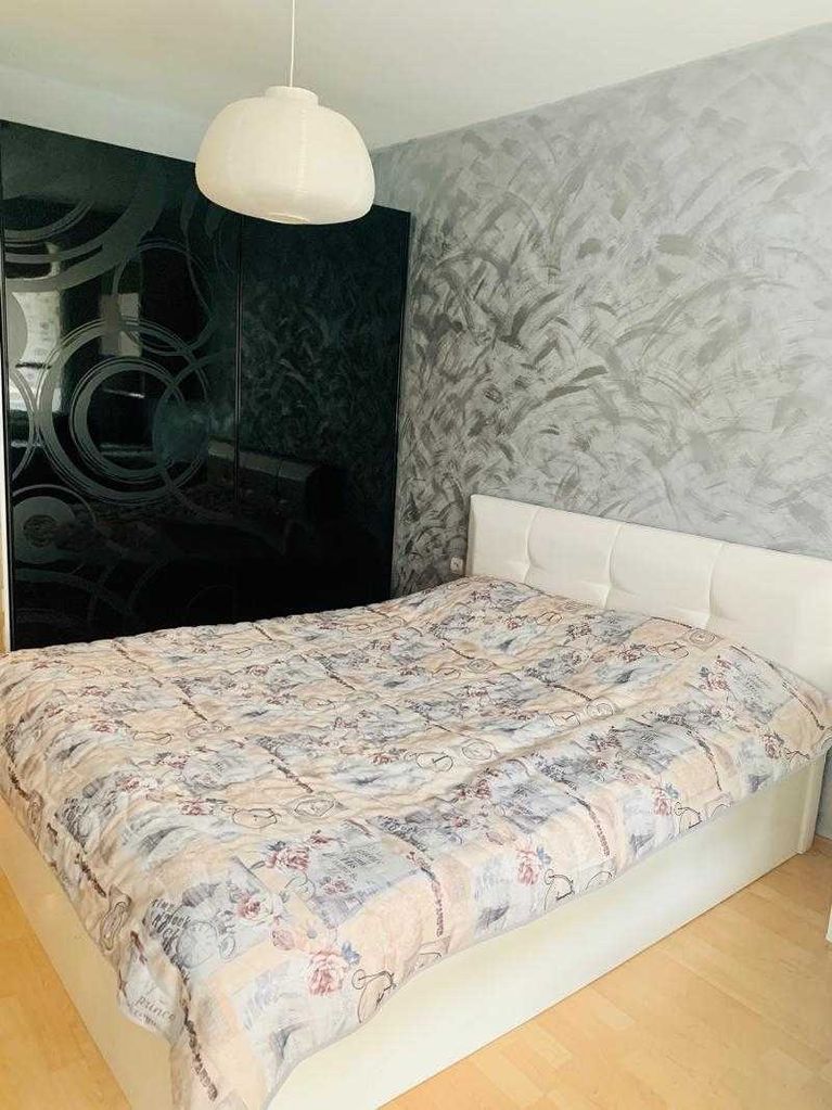 Дава се под наем Тристаен апартамент в София, Хладилника - 85 кв.м за 800 € - Снимка #3