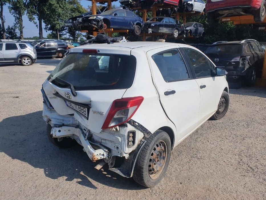 Dezmembrez Toyota Yaris 2 motor 1.4 d 66kw 90cp 1ND-TV dezmembrari cutie de viteze manuala 6+1 usa stanga dreapta