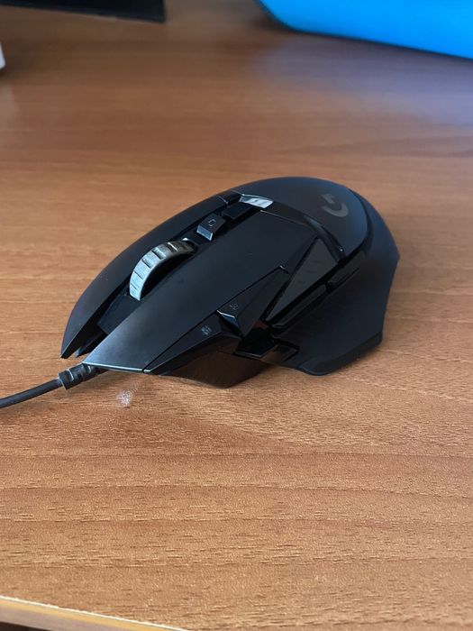 Продавам мишка Logitech G502 Hero
