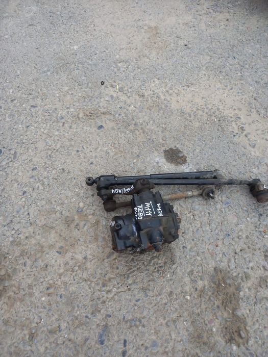 Рулевой редуктор на w124 мерседес.