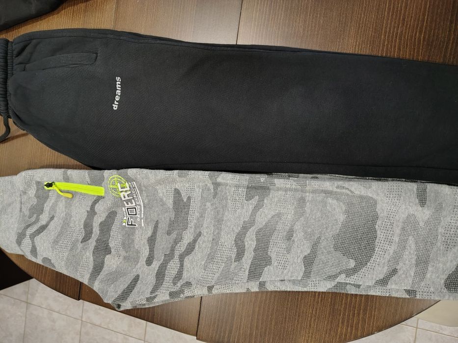 Две долнища, спортен екип и две блузи с дълъг ръкав