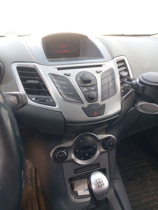 Vând Ford Fiesta