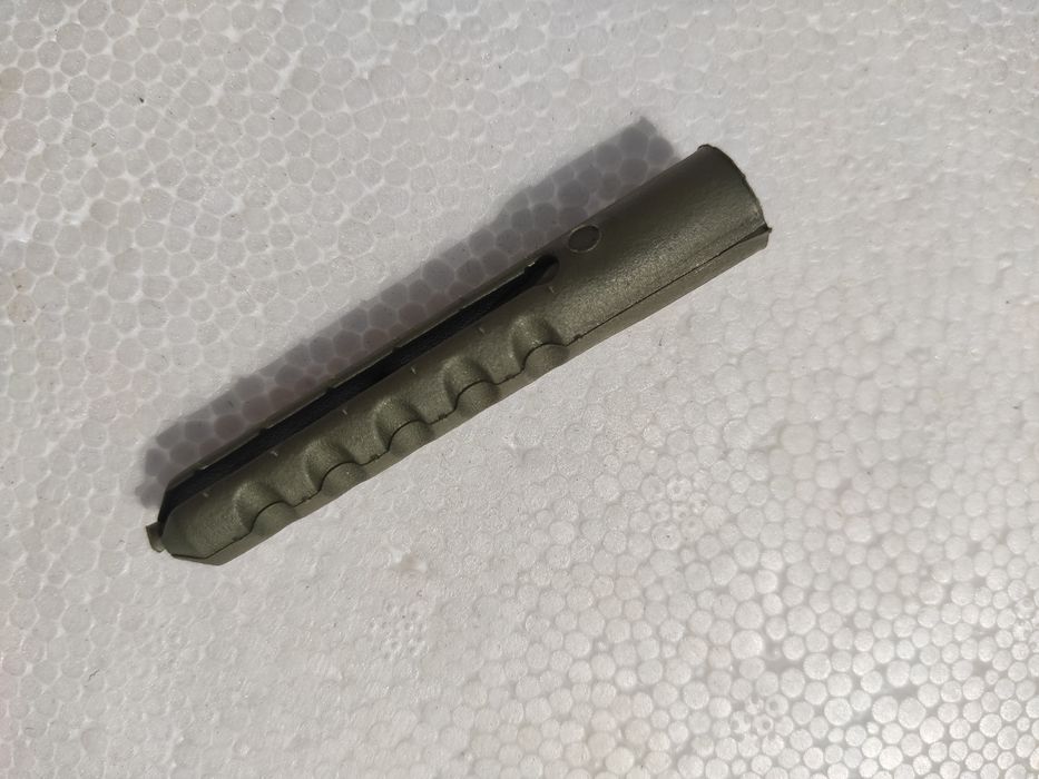 Продам дюпель пластмассовый