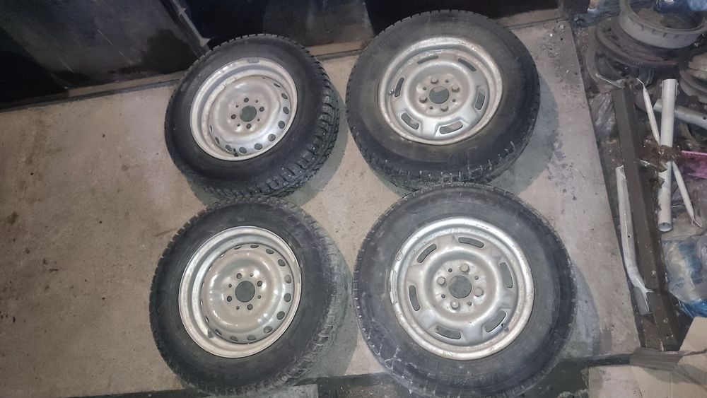 Продам зимняя резина с шинами на 13