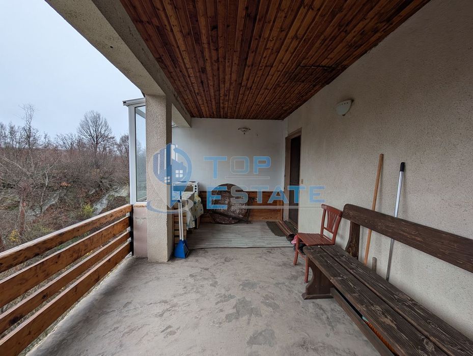 Двуетажна масивна вила до река в Еленския балкан